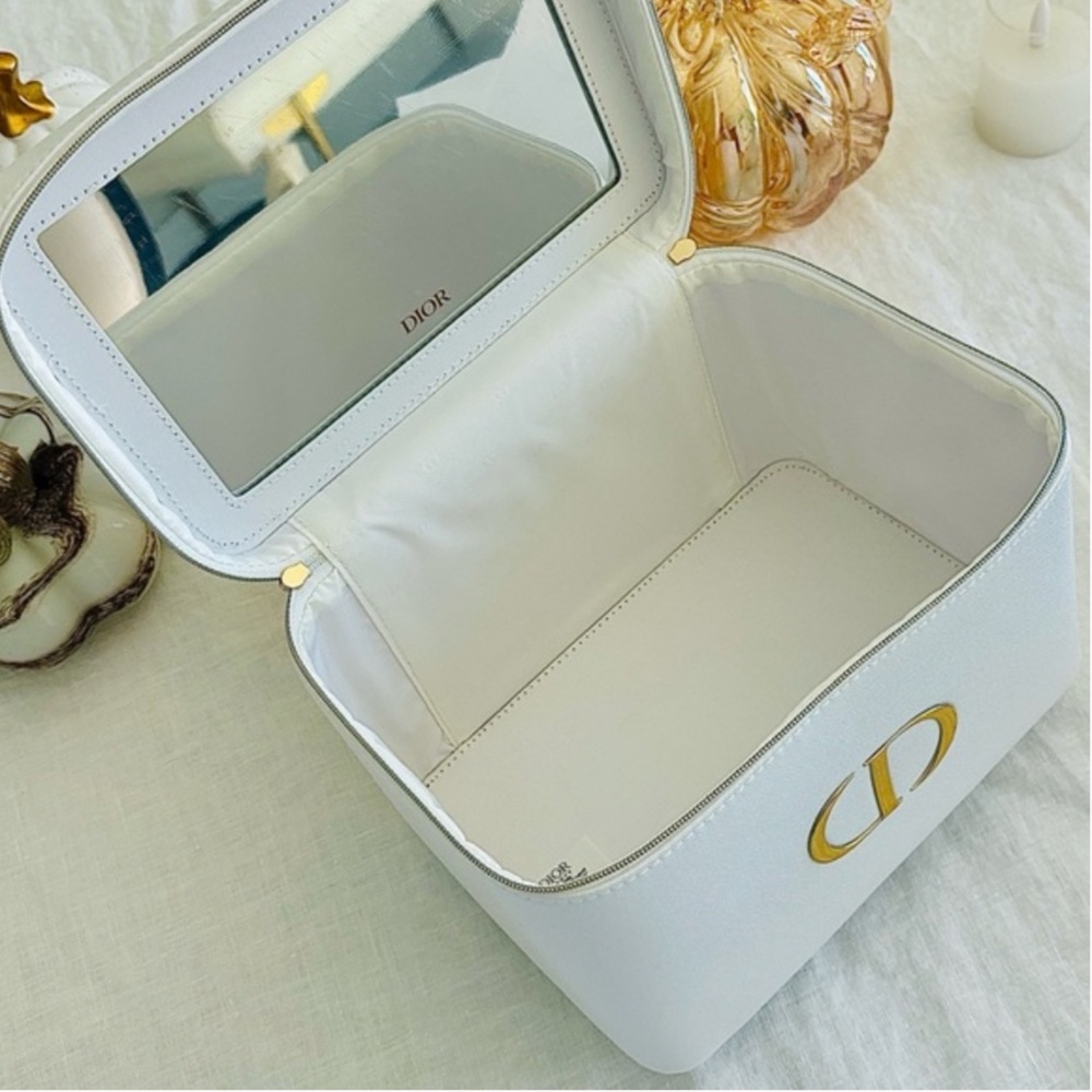 DIOR Platinum VIP Gift Set - Vanity Case + Towel + Hairband + Hyalushot NEW - Picture 4 of 7